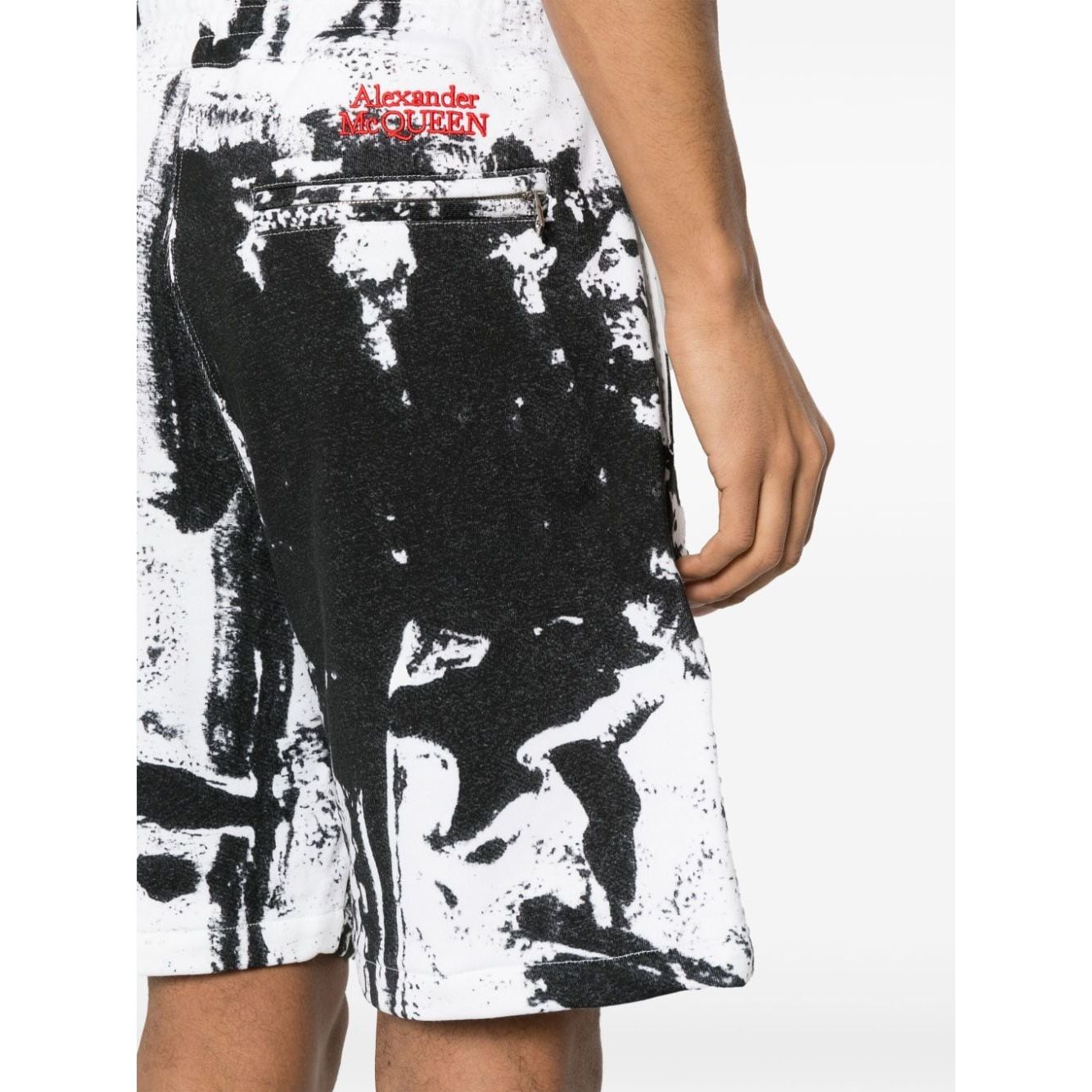 Alexander McQueen paint-splatter cotton shorts 781888QXAAW9080