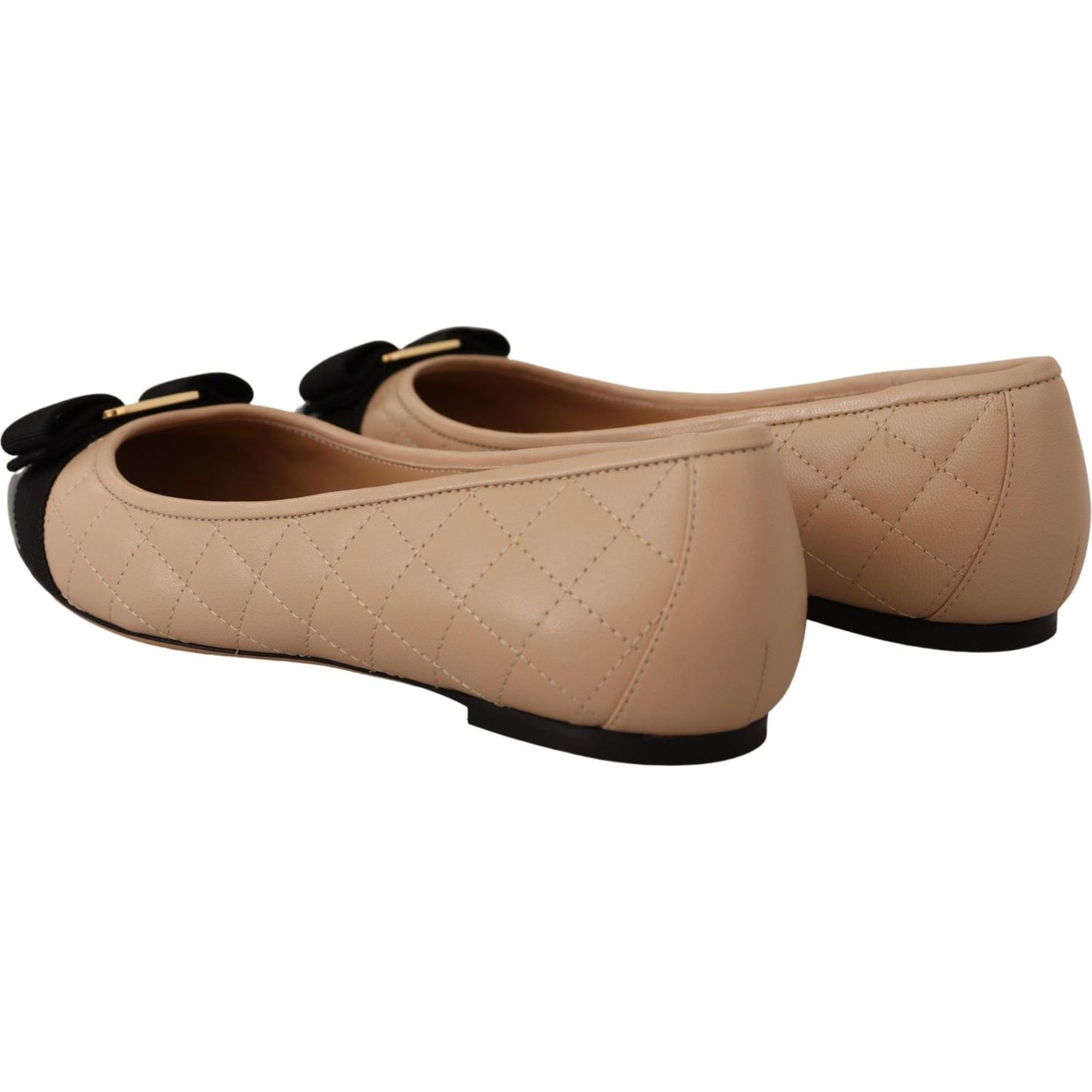 Salvatore Ferragamo Elegant Quilted Leather Flats - Chic Dual-Tone Design 8056744562214