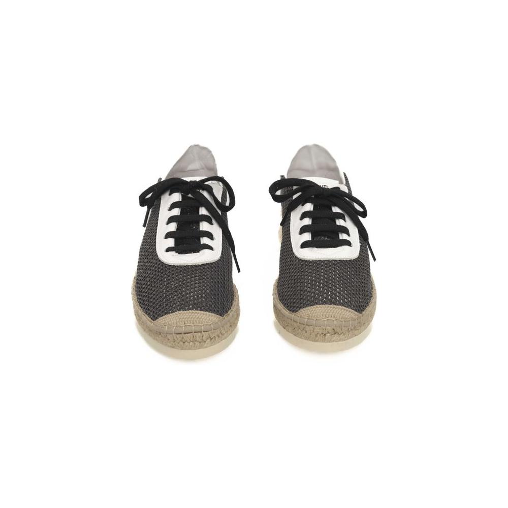 黑色涤纶运动鞋