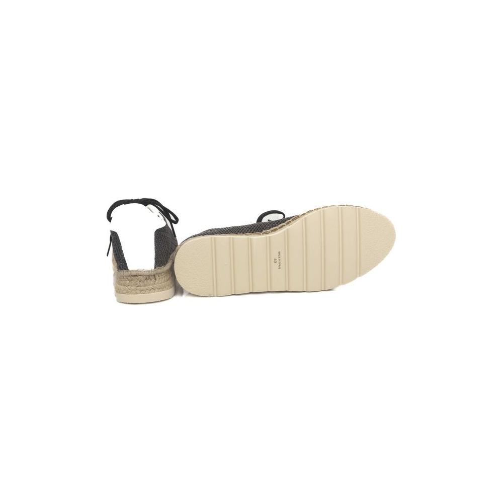 黑色涤纶运动鞋