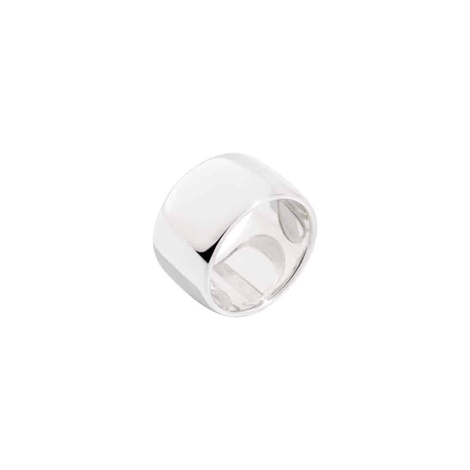 Silver ring featuring a sleek design, model ANELLI DODO MOD. DAB6005TELLY000AG64, reflecting contemporary fashion trends.