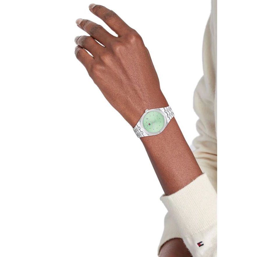 TOMMY HILFIGER Mod. 1782565 watch for ladies with quartz movement, analog dial, 3 ATM water resistance, and mineral case.