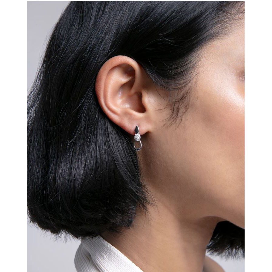 Woman wearing VICEROY JEWELS Mod. 13210E000-30 earrings in silver 925°, showcasing elegant design and quartz analog multifunction.