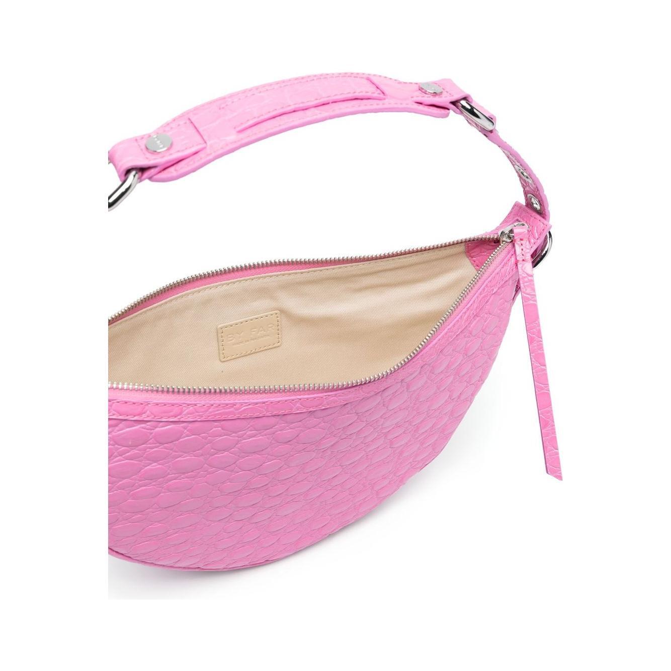 Front view with bag zipped and handles upright.