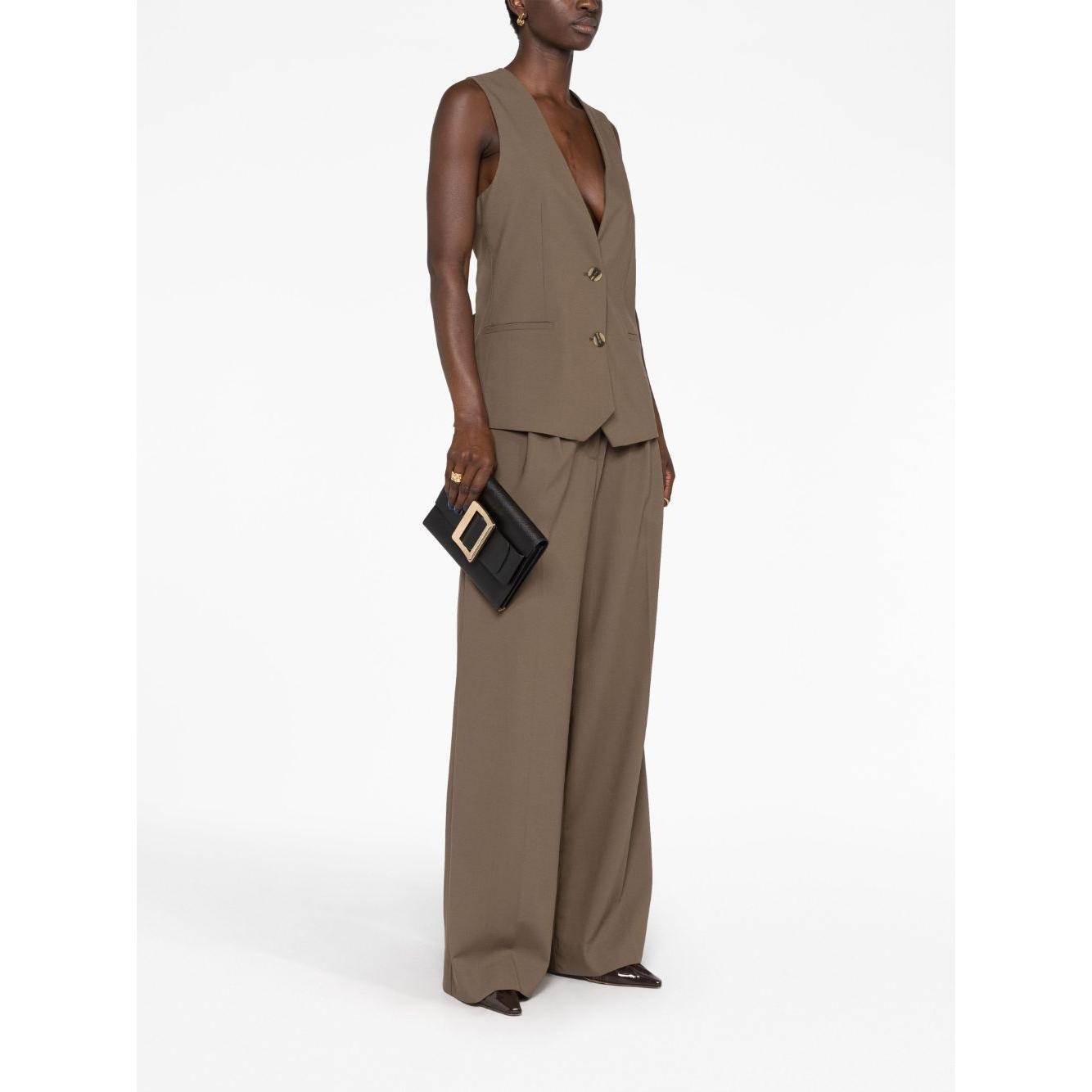 Front view with bag zipped and handles upright.