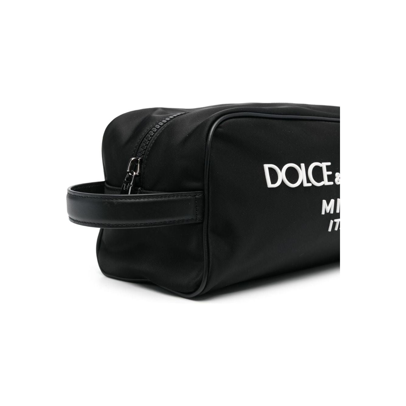 Front view with bag zipped and handles upright.