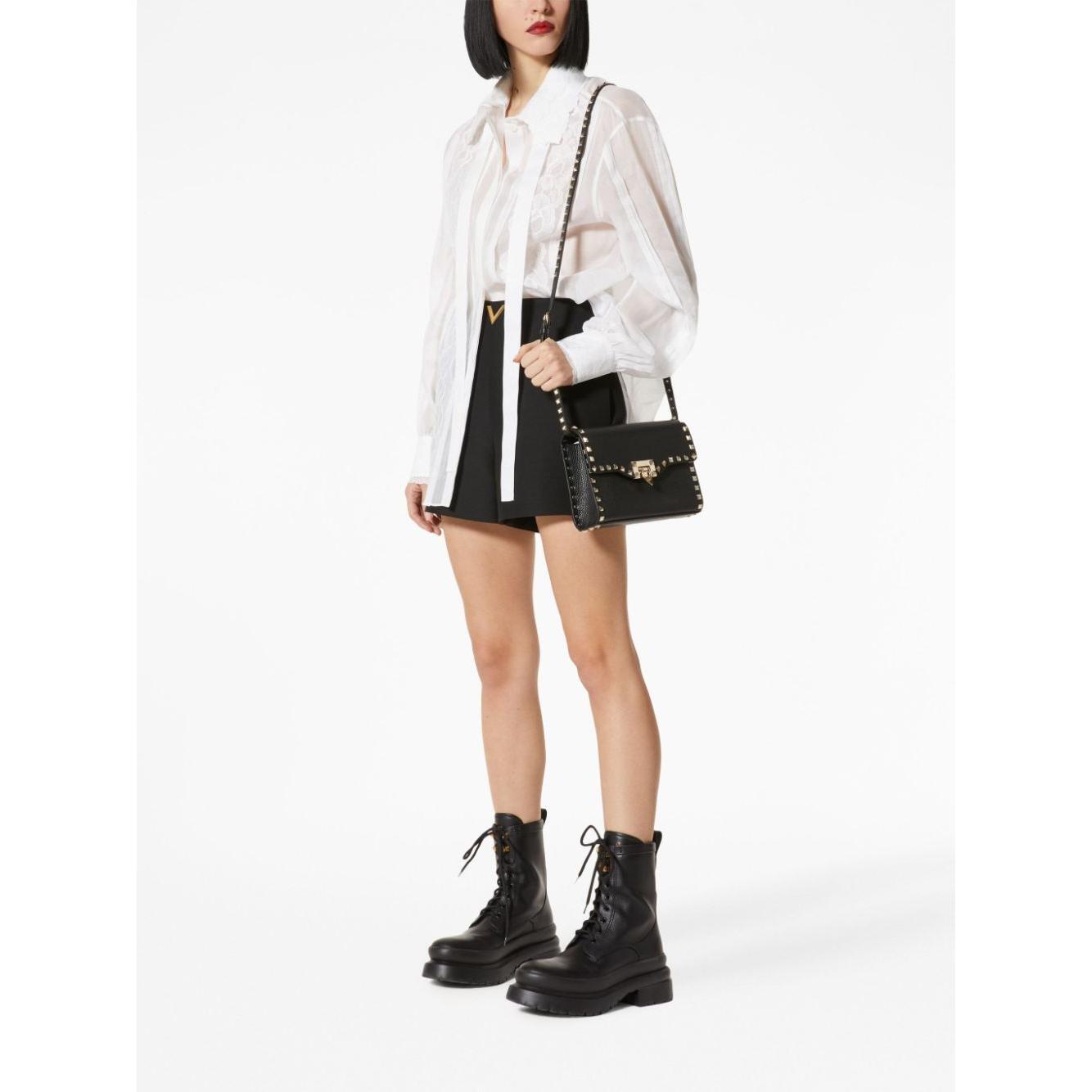 Front view with bag zipped and handles upright.