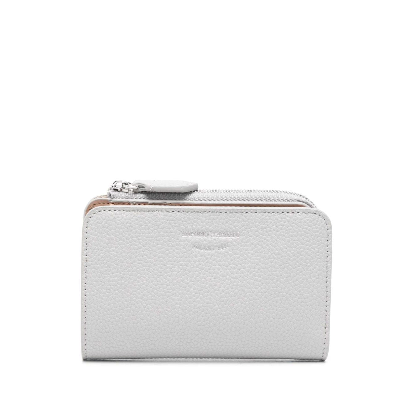 Front view with bag zipped and handles upright.