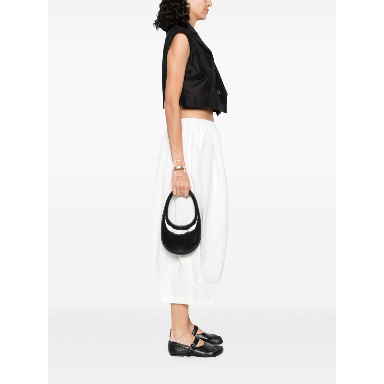 Front view with bag zipped and handles upright.