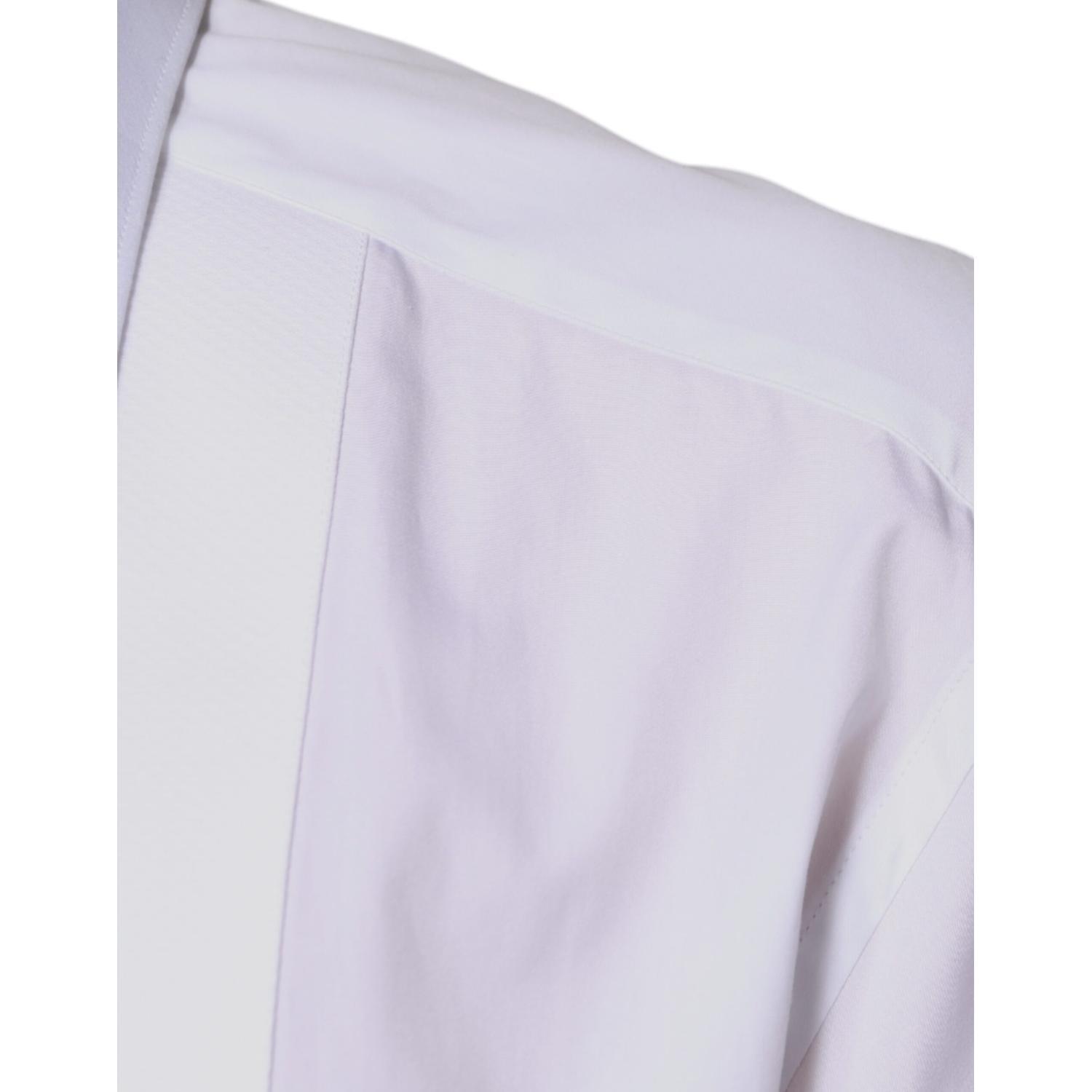 Front view with bag zipped and handles upright.