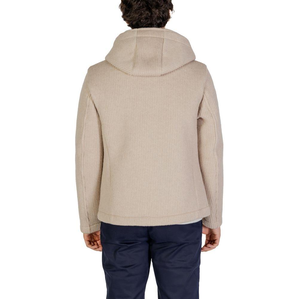 Front view with bag zipped and handles upright.