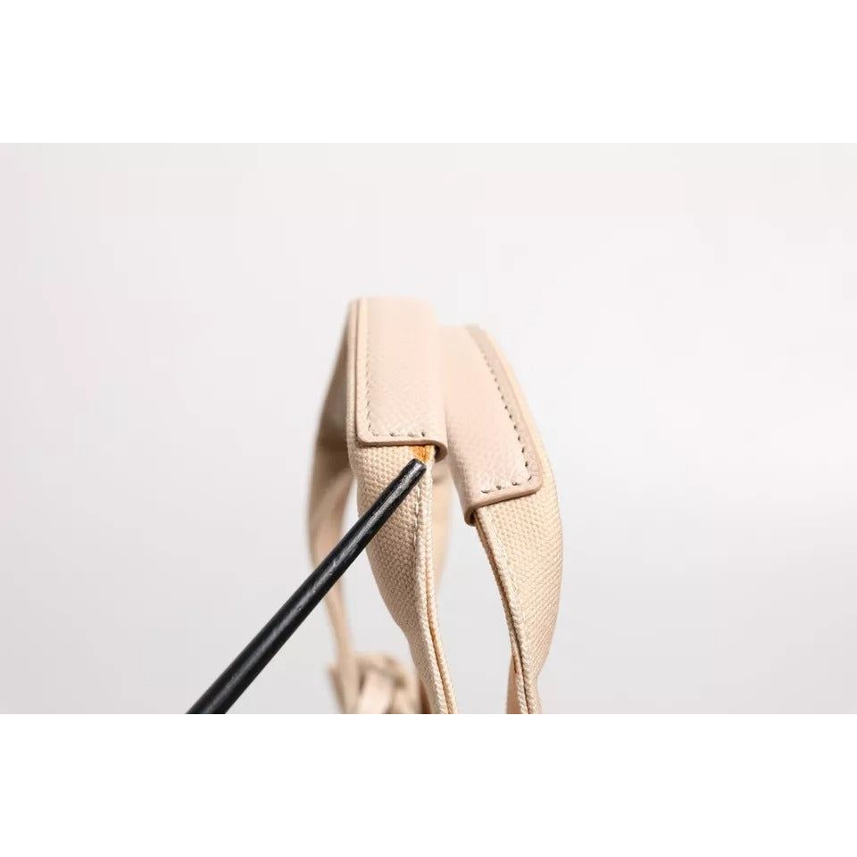 Front view with bag zipped and handles upright.
