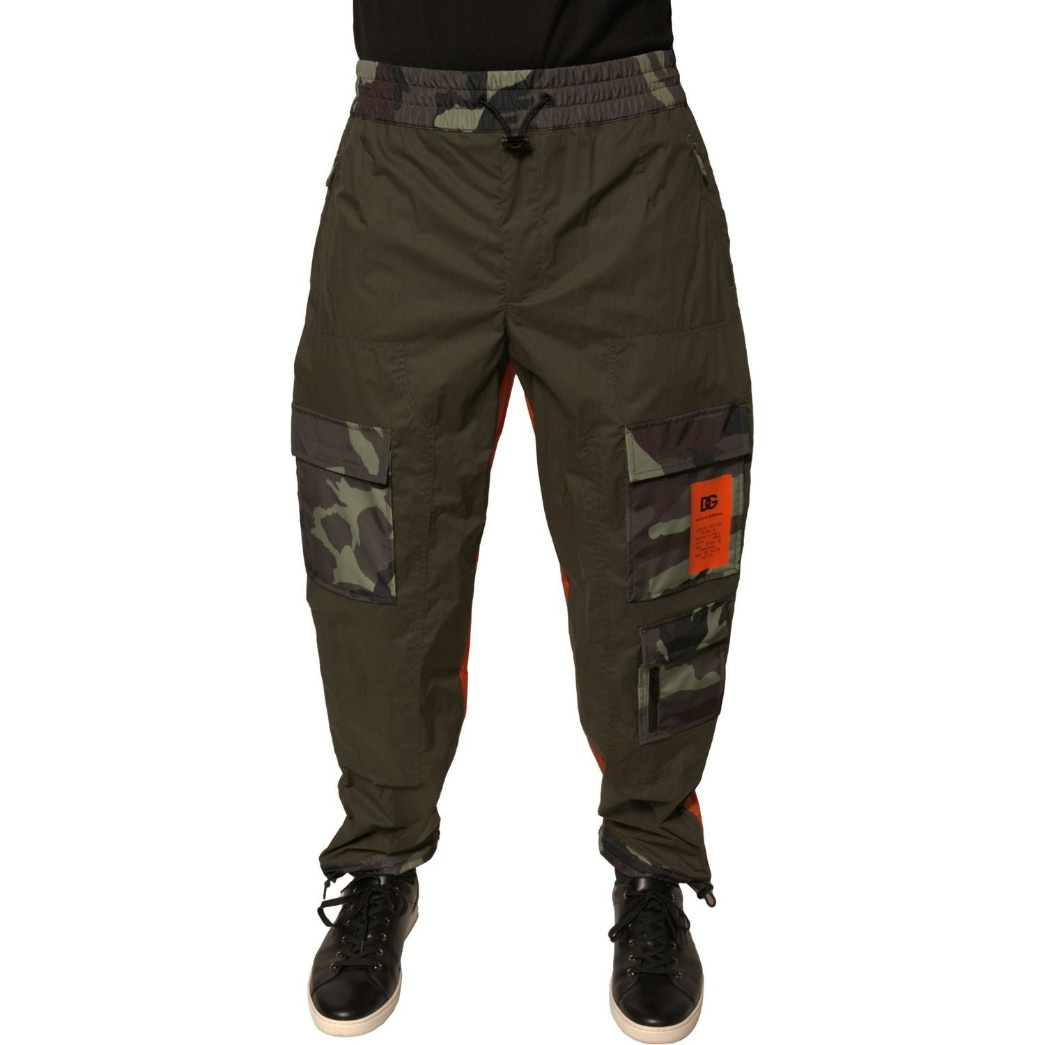 Front view with bag zipped and handles upright.