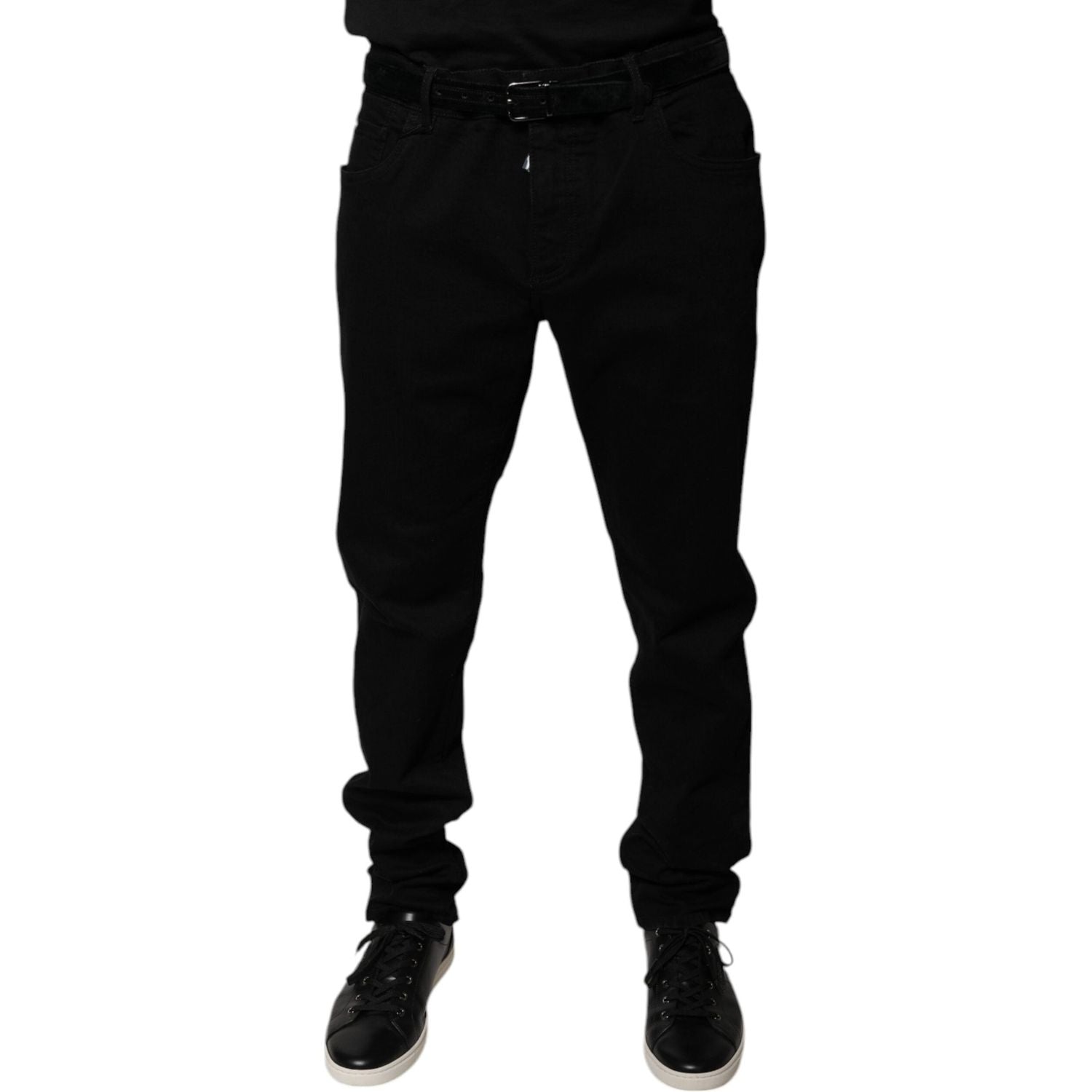Front view with bag zipped and handles upright.