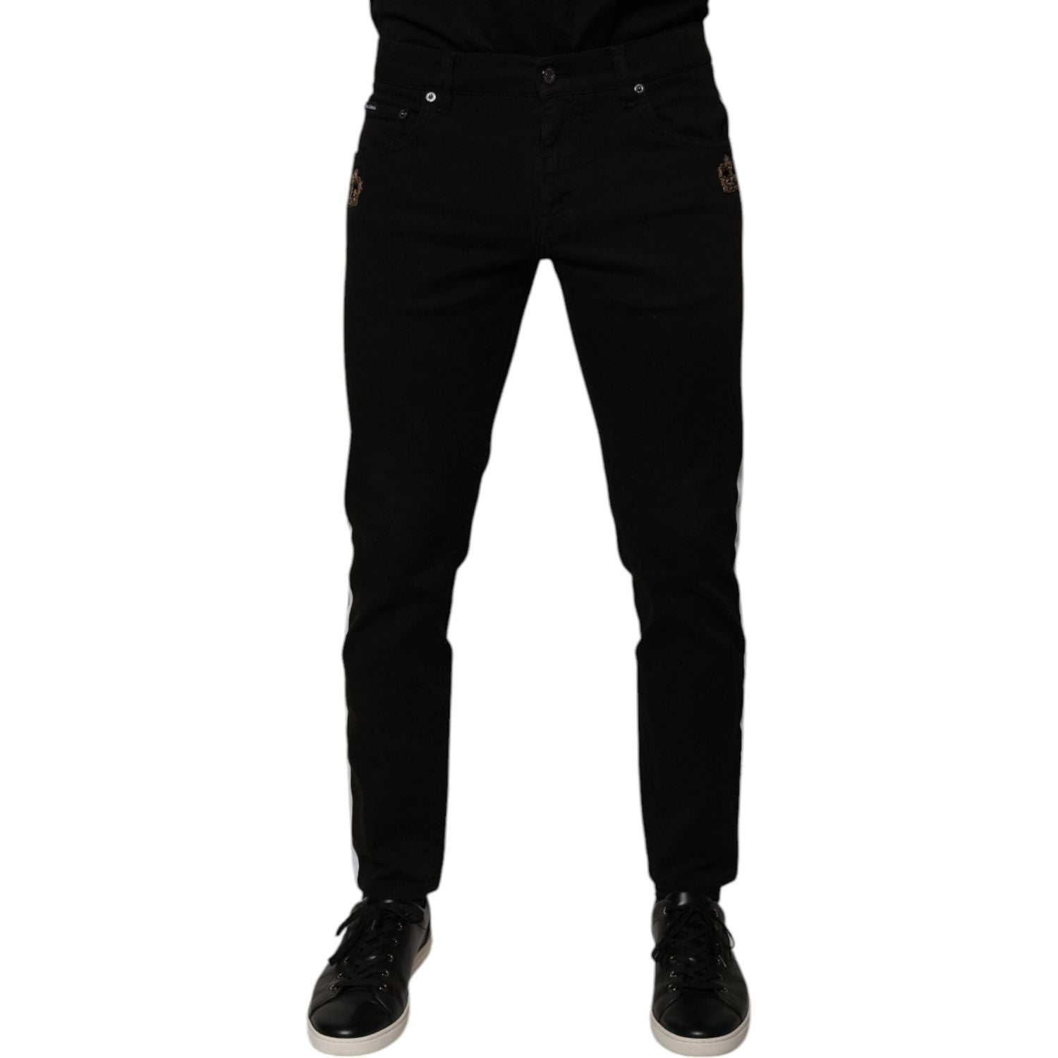 Front view with bag zipped and handles upright.