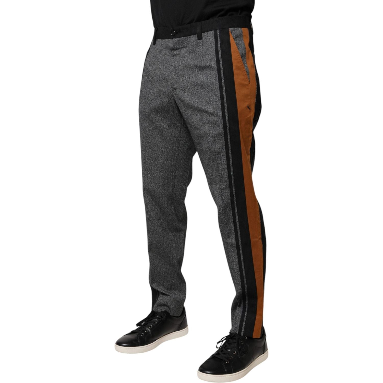 Front view with bag zipped and handles upright.