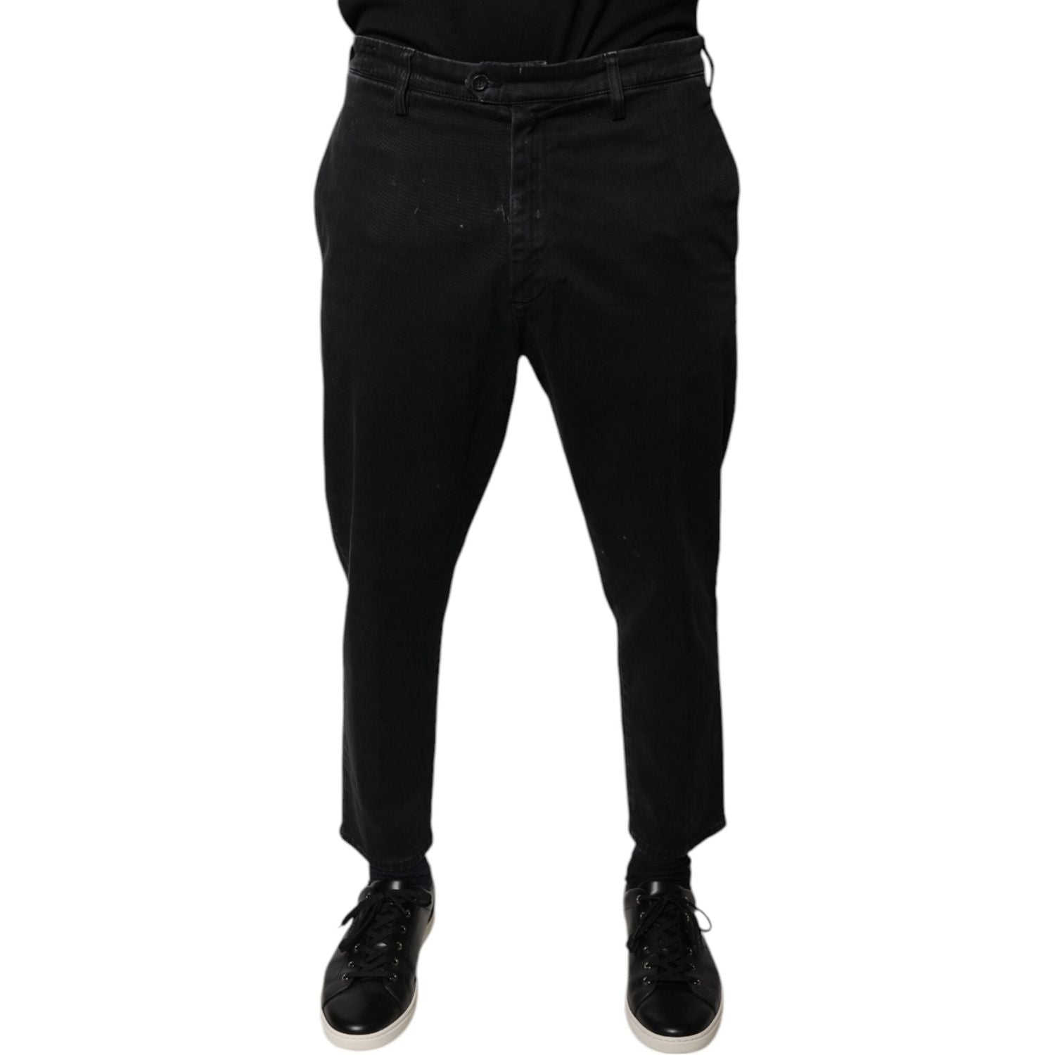 Front view with bag zipped and handles upright.