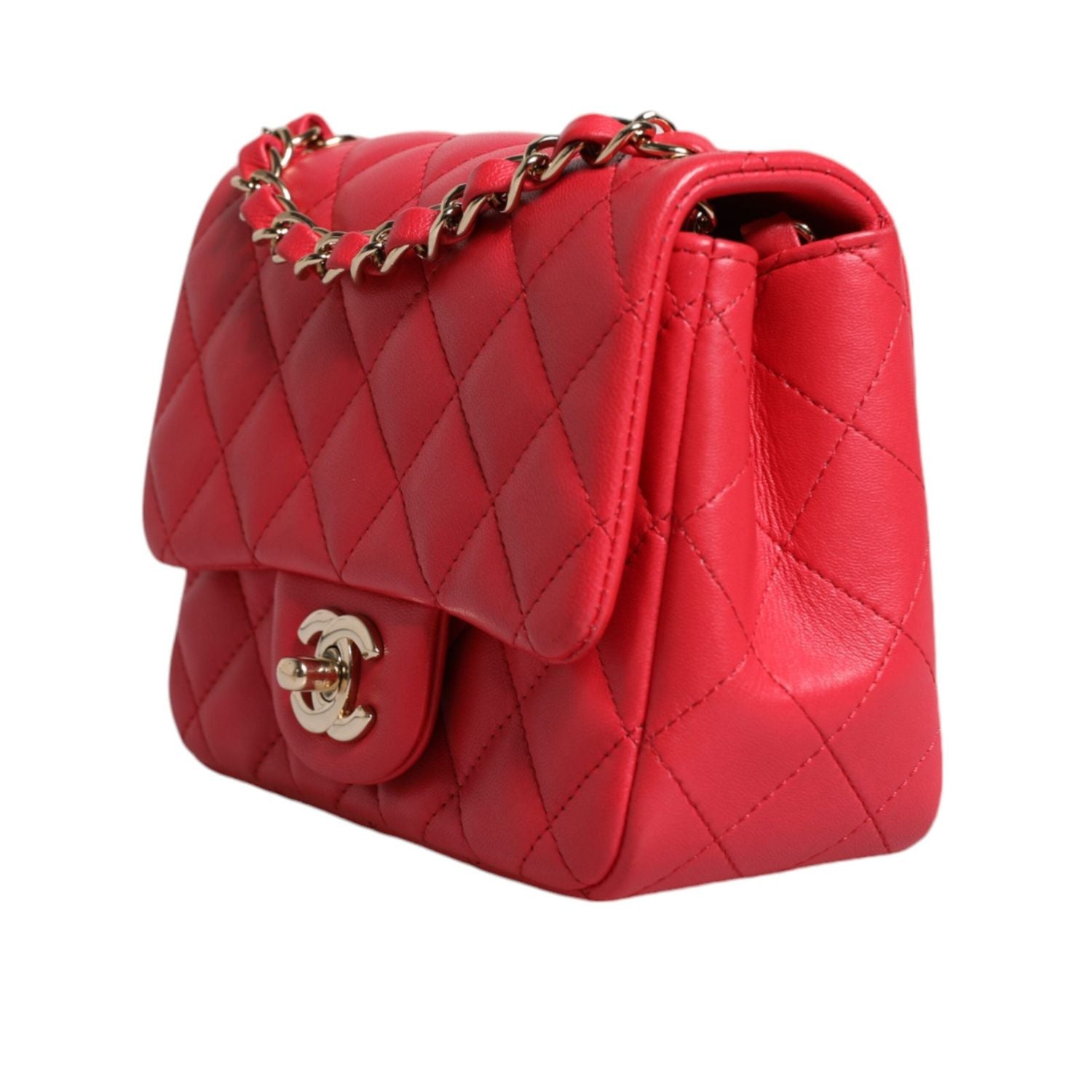 Front view with bag zipped and handles upright.