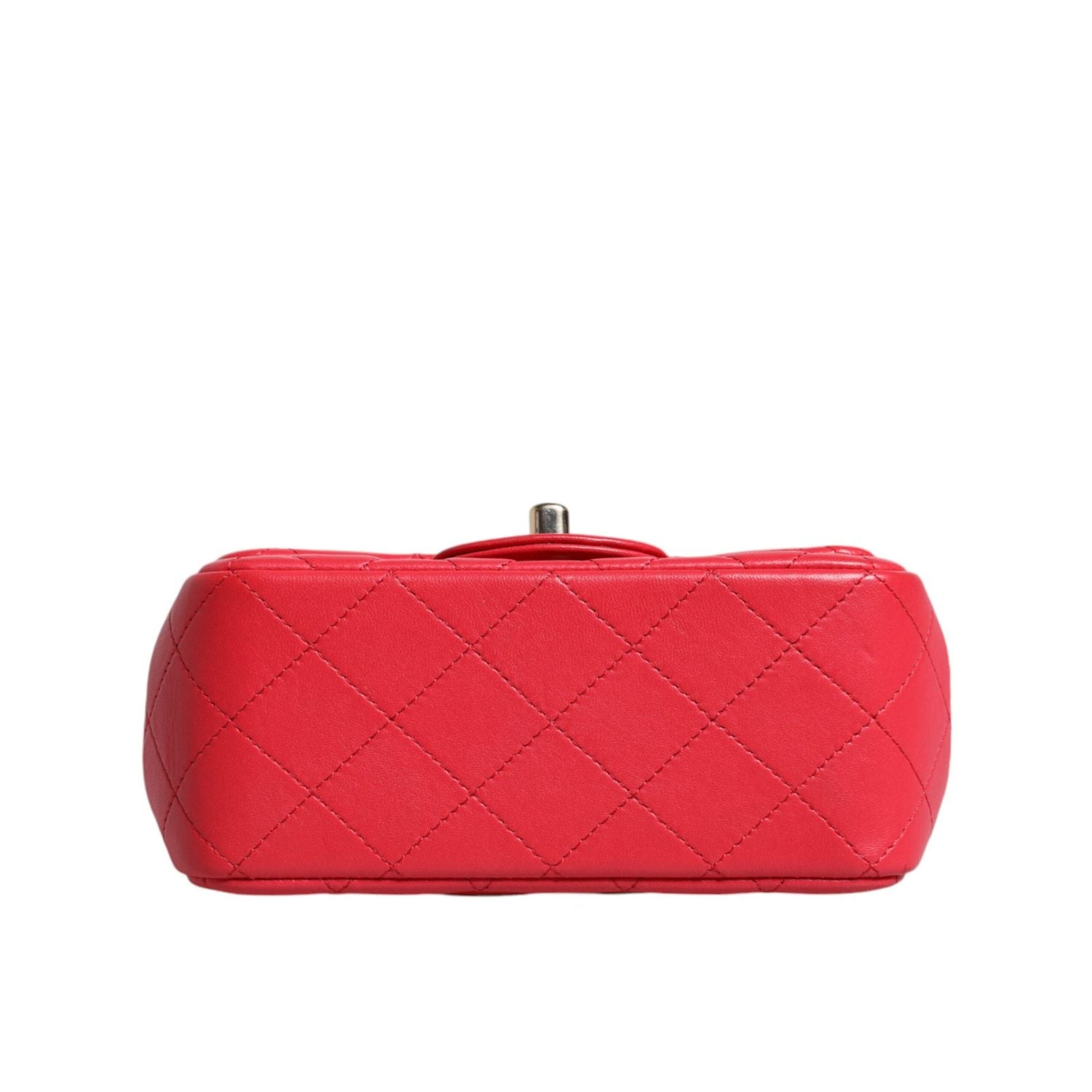 Front view with bag zipped and handles upright.