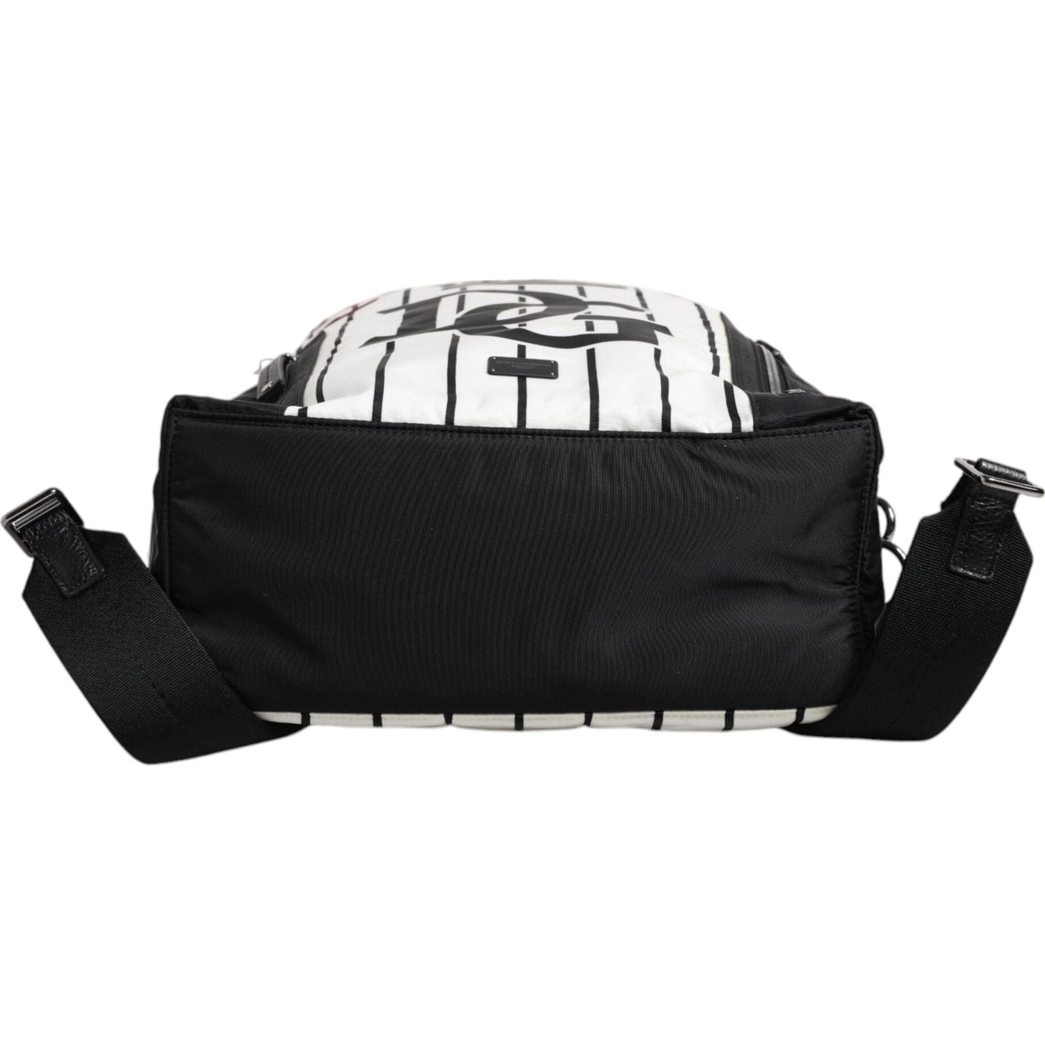 Front view with bag zipped and handles upright.