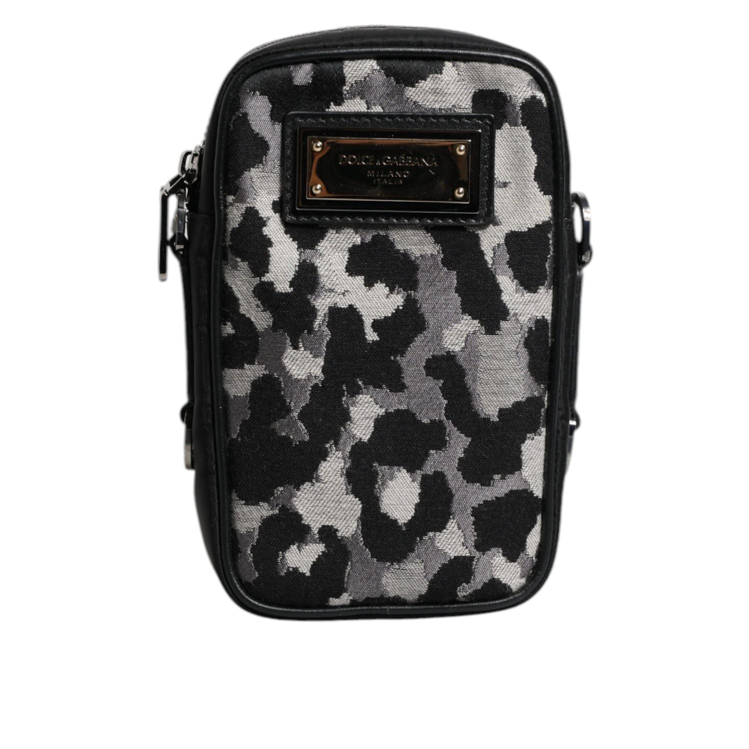 Front view with bag zipped and handles upright.