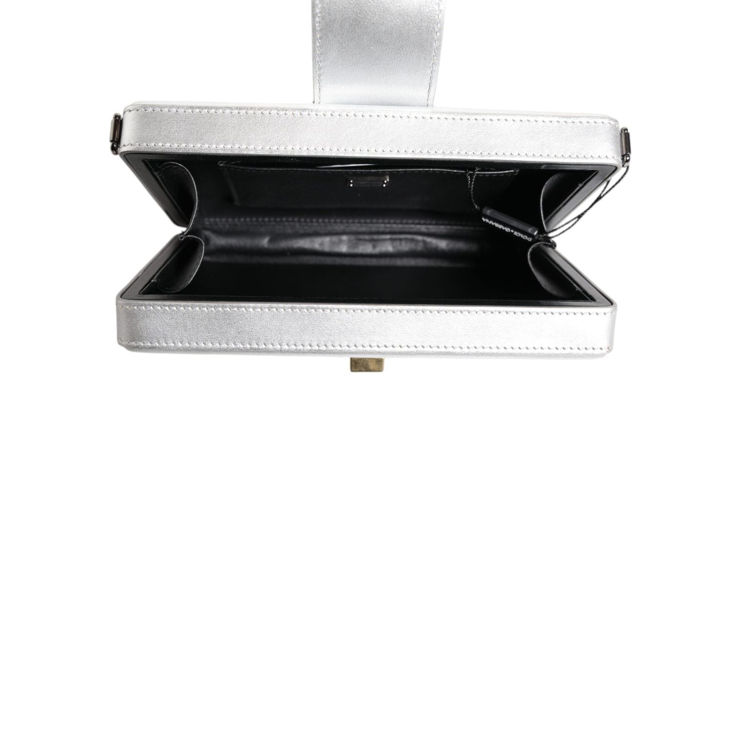Front view with bag zipped and handles upright.