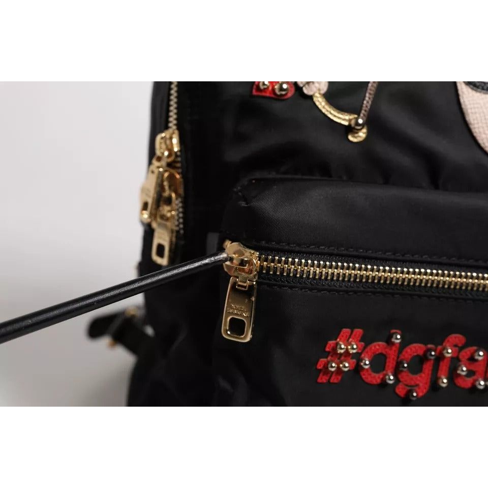 Front view with bag zipped and handles upright.