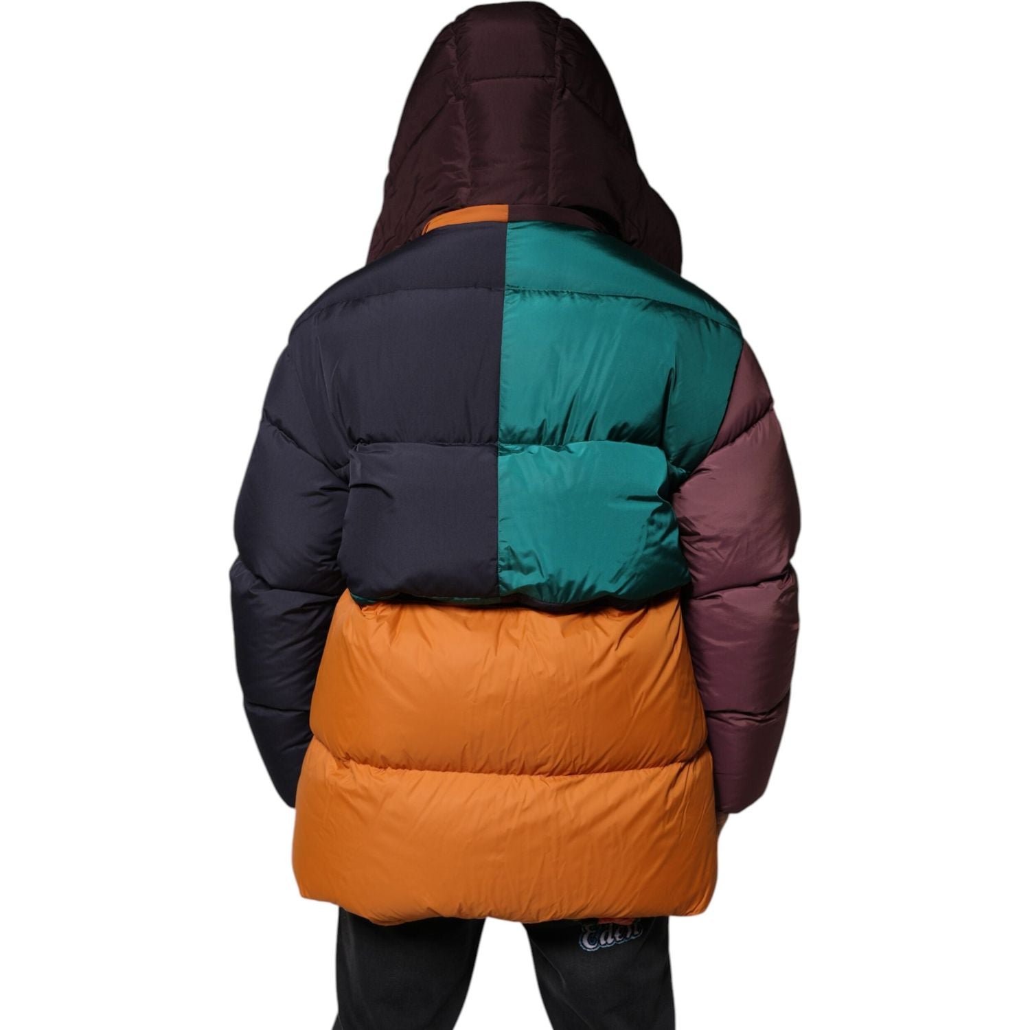 Front view with bag zipped and handles upright.