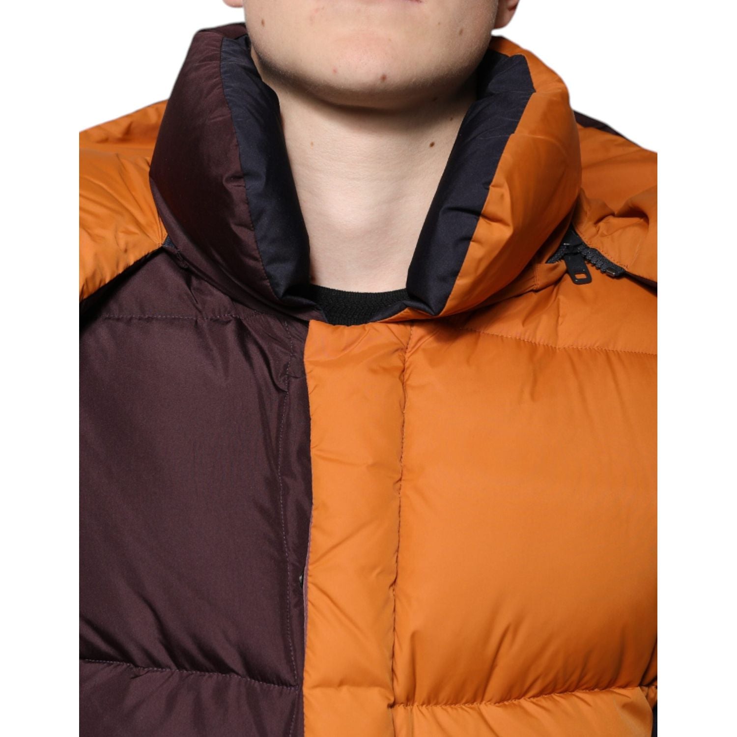 Front view with bag zipped and handles upright.