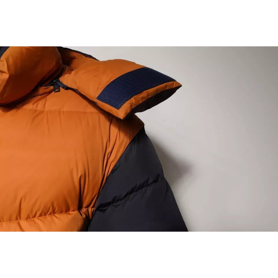Front view with bag zipped and handles upright.