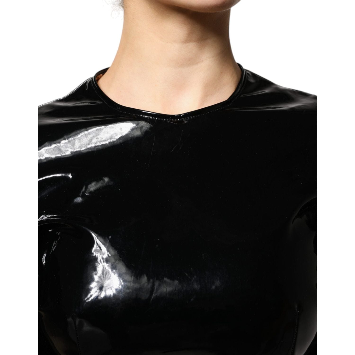 Front view with bag zipped and handles upright.