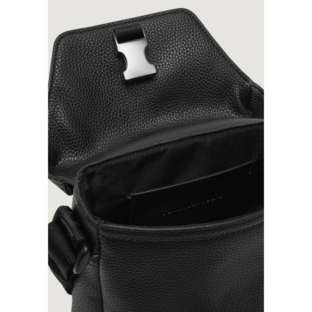 Front view with bag zipped and handles upright.