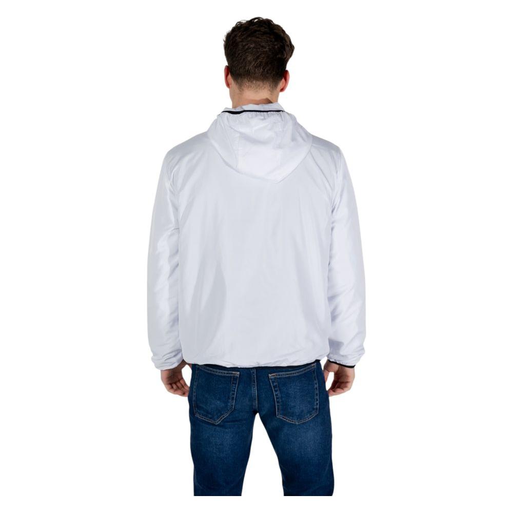 Front view with bag zipped and handles upright.