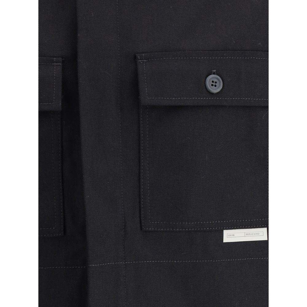 Front view with bag zipped and handles upright.