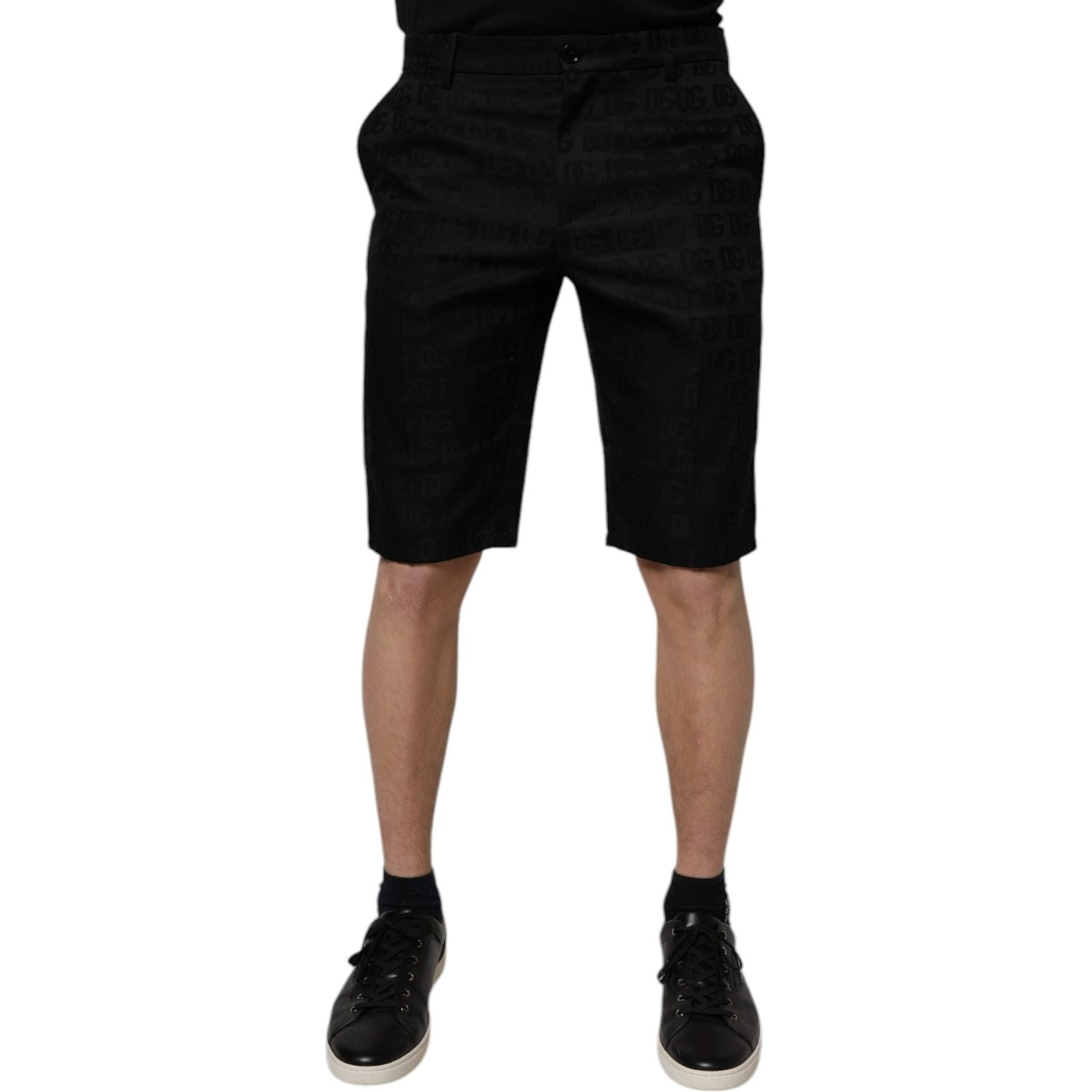 Front view with bag zipped and handles upright.