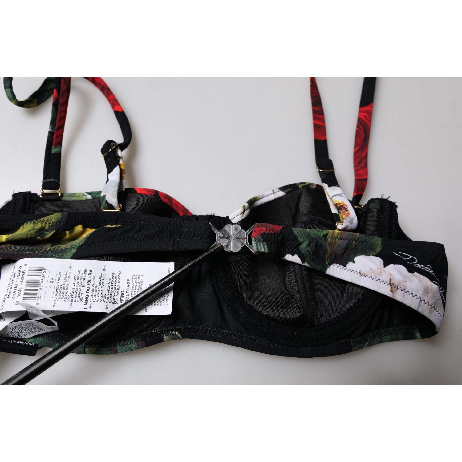 Front view with bag zipped and handles upright.