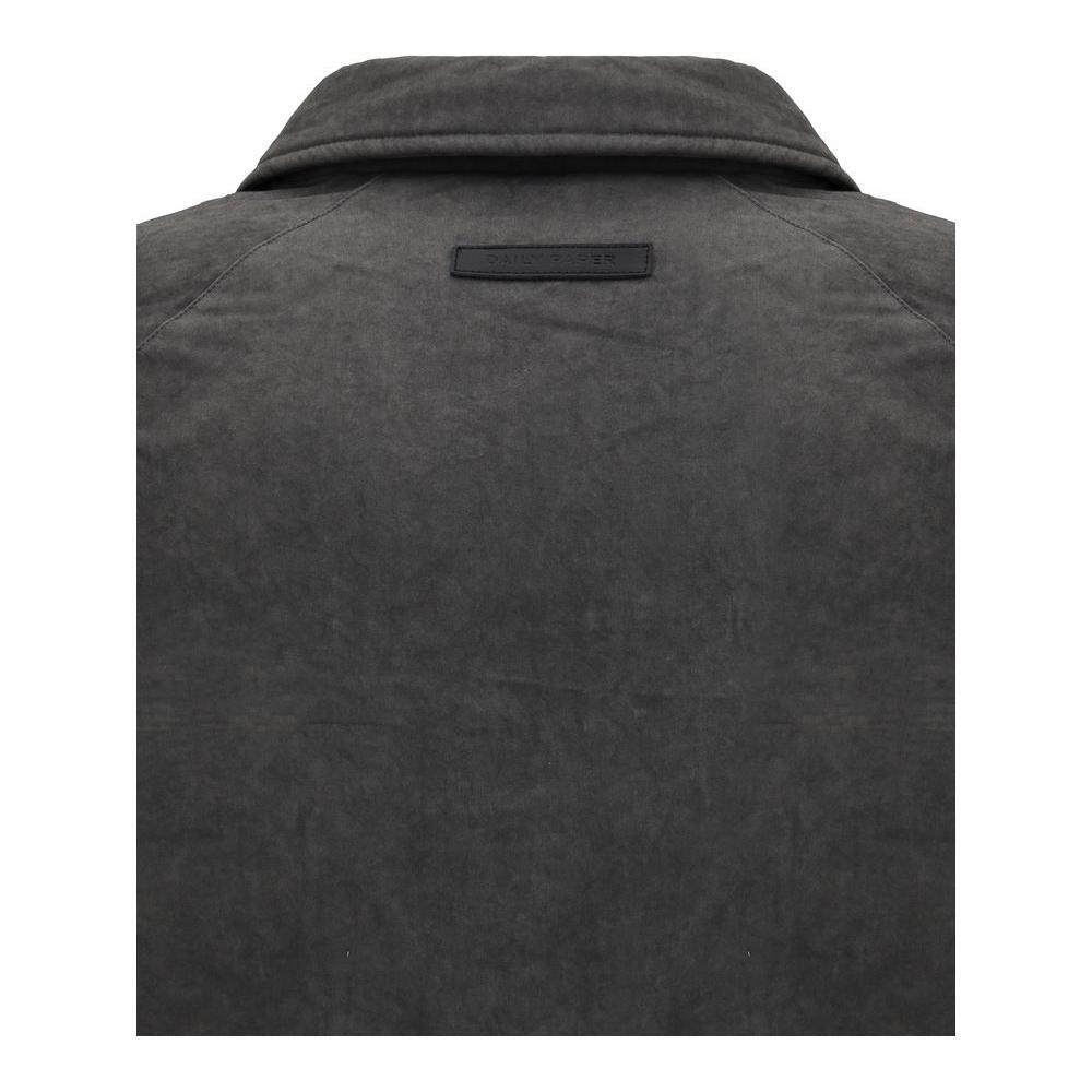 Front view with bag zipped and handles upright.