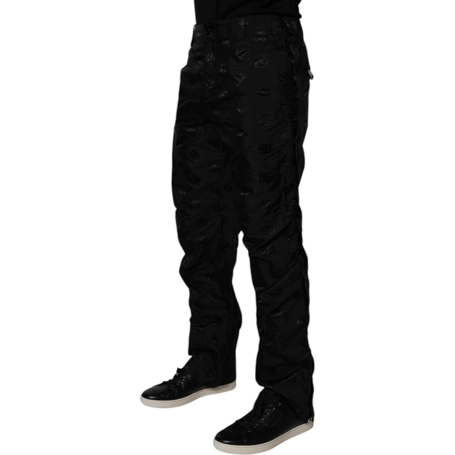 Front view with bag zipped and handles upright.