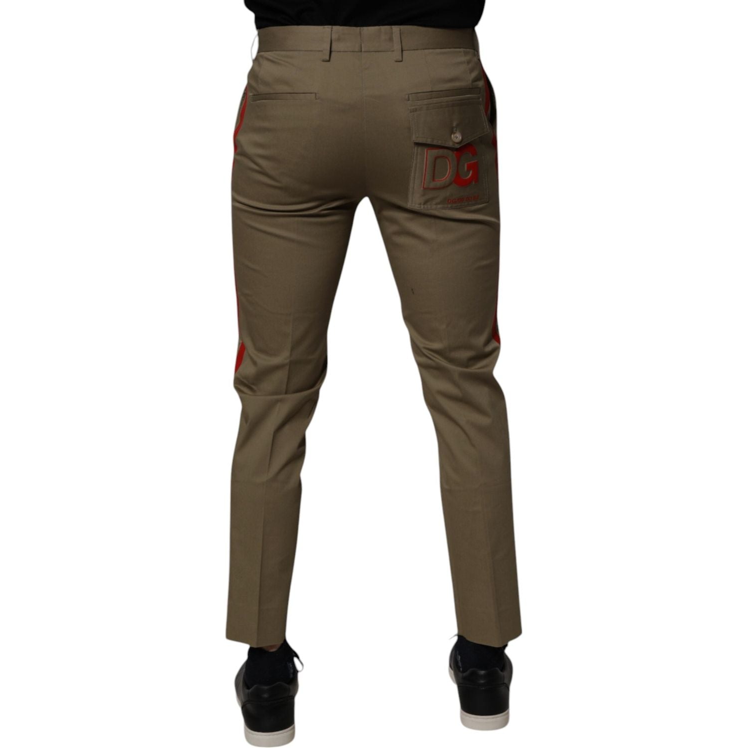 Front view with bag zipped and handles upright.