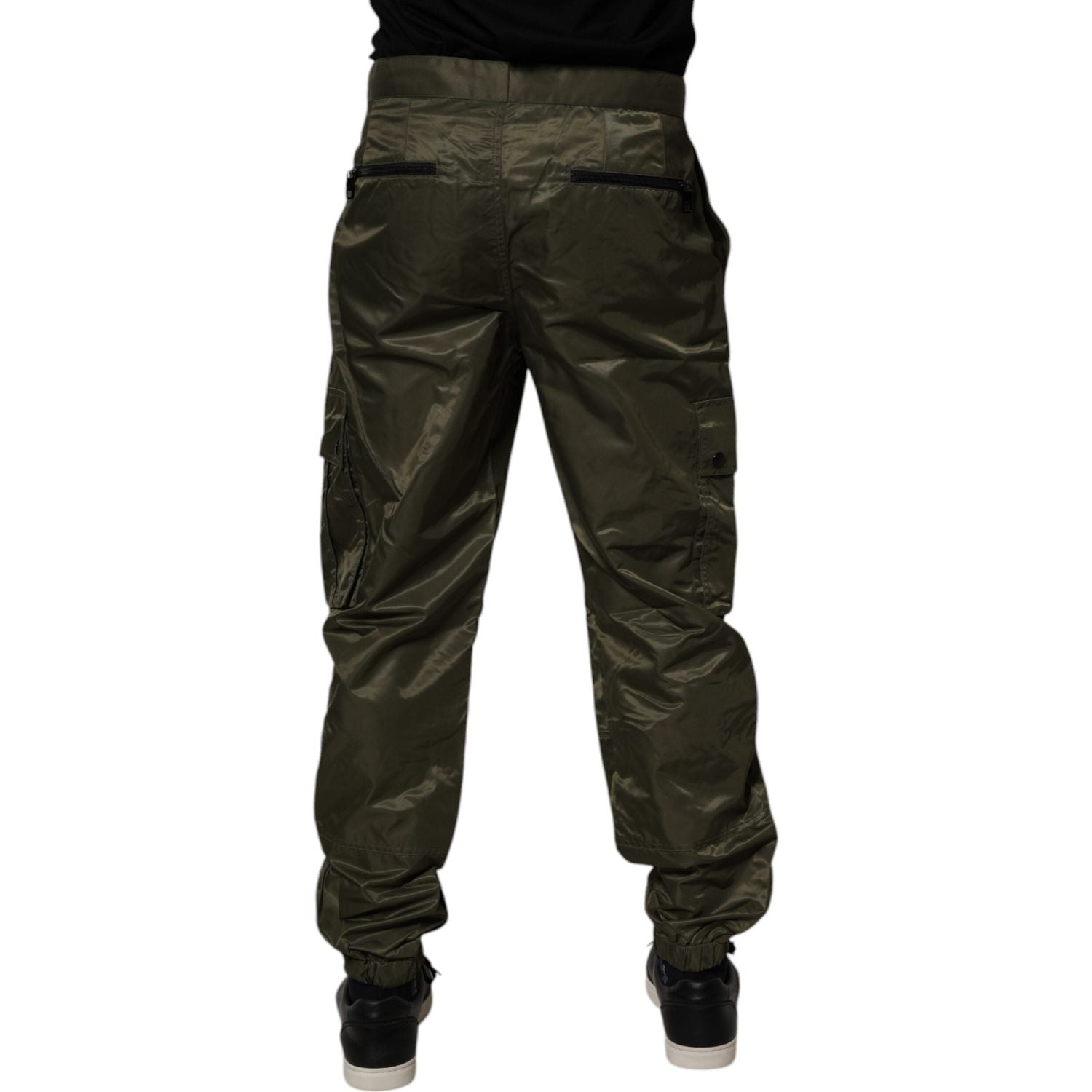 Front view with bag zipped and handles upright.