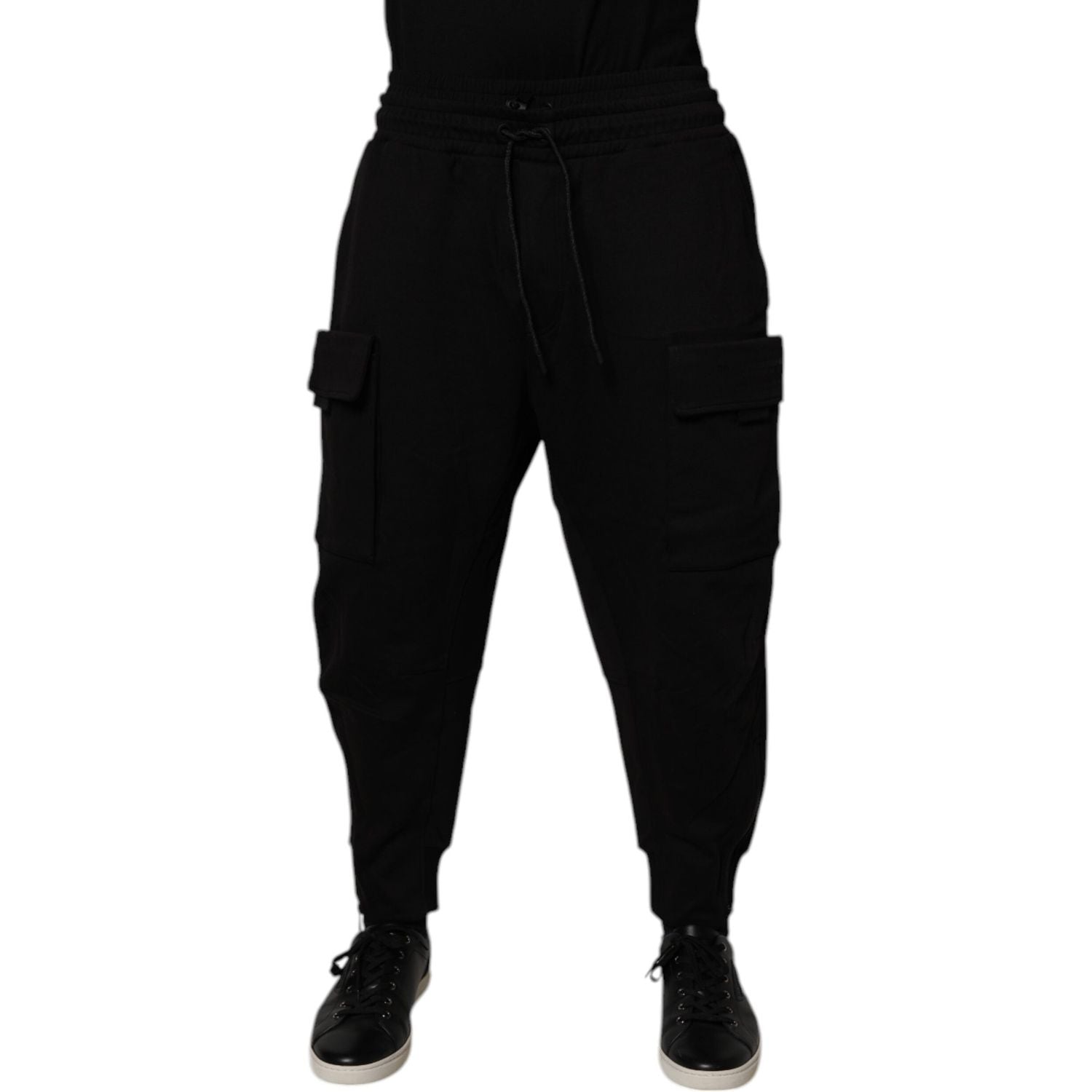 Front view with bag zipped and handles upright.