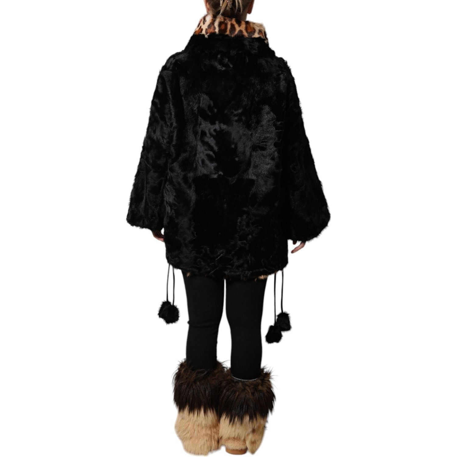 Front view with bag zipped and handles upright.