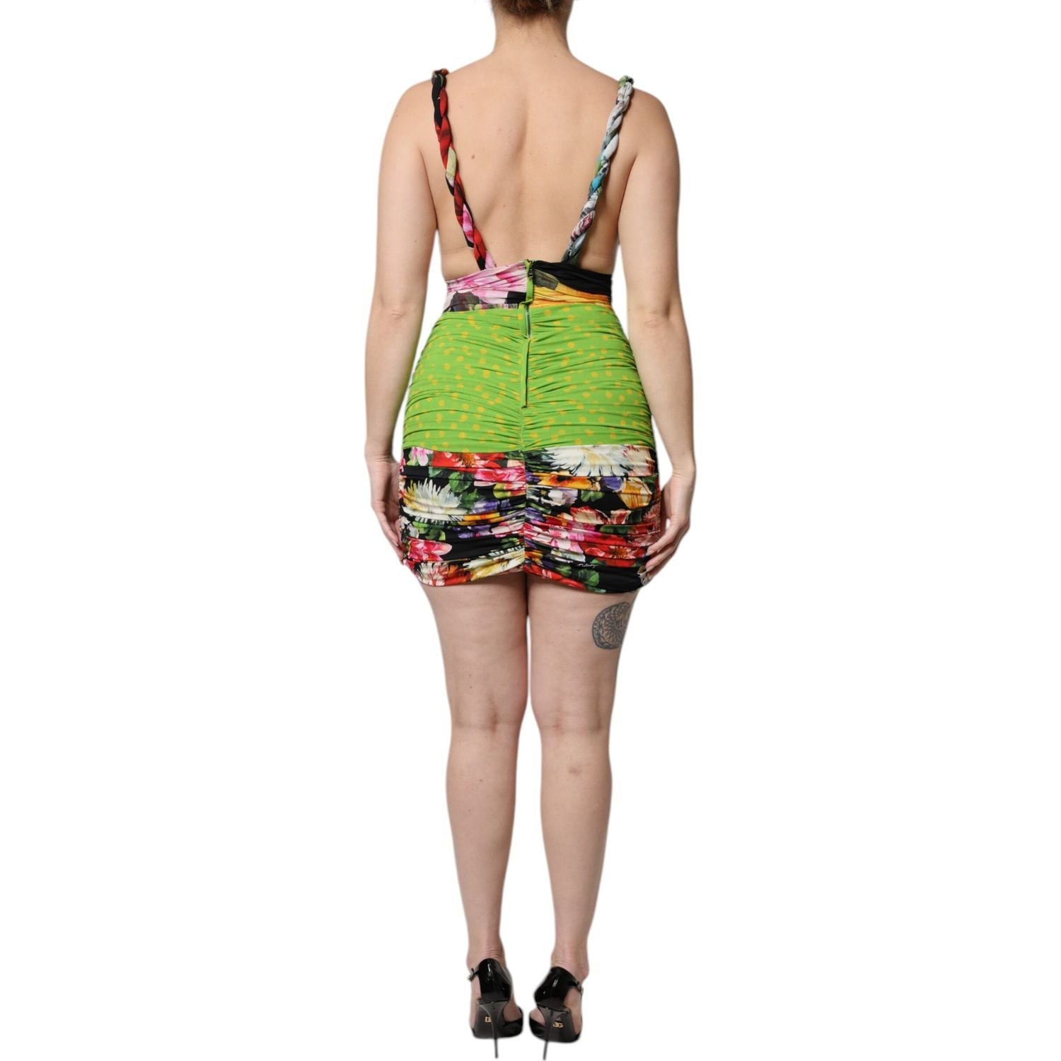 Front view with bag zipped and handles upright.