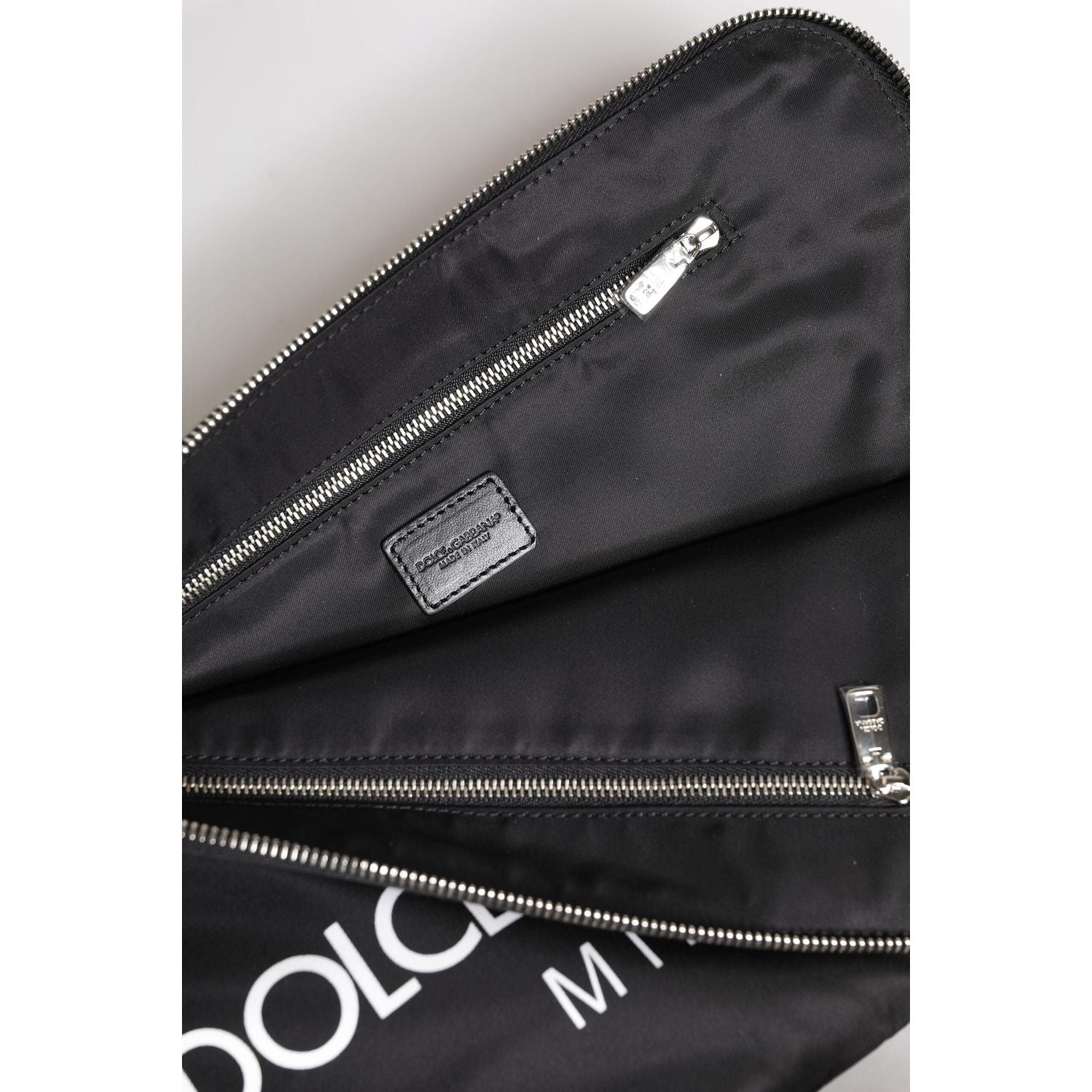 Front view with bag zipped and handles upright.