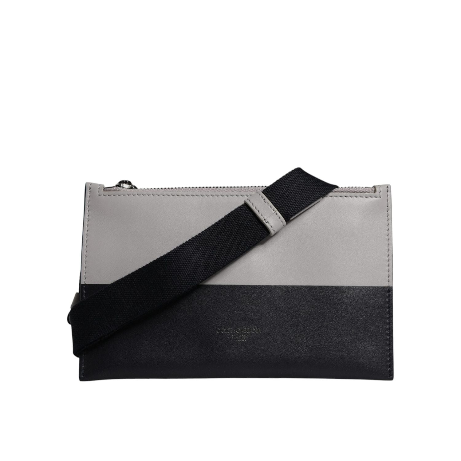 Front view with bag zipped and handles upright.
