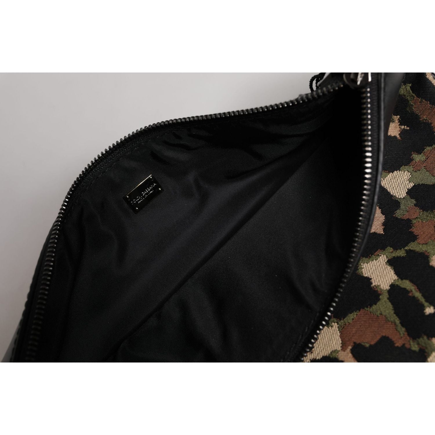 Front view with bag zipped and handles upright.