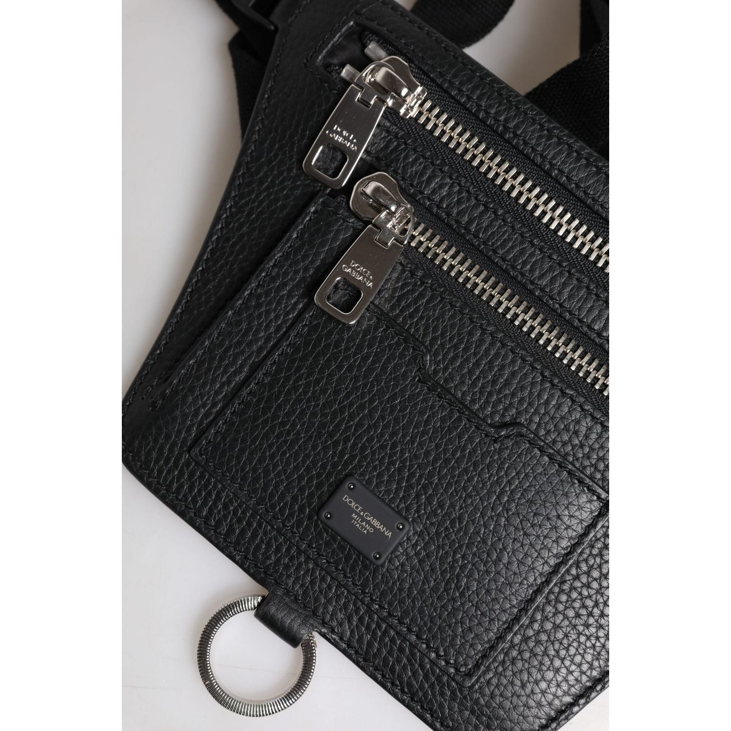 Front view with bag zipped and handles upright.