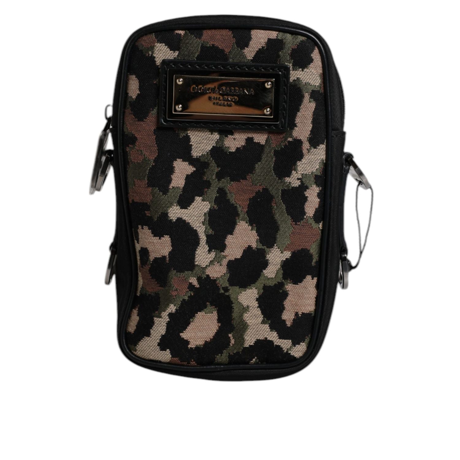 Front view with bag zipped and handles upright.