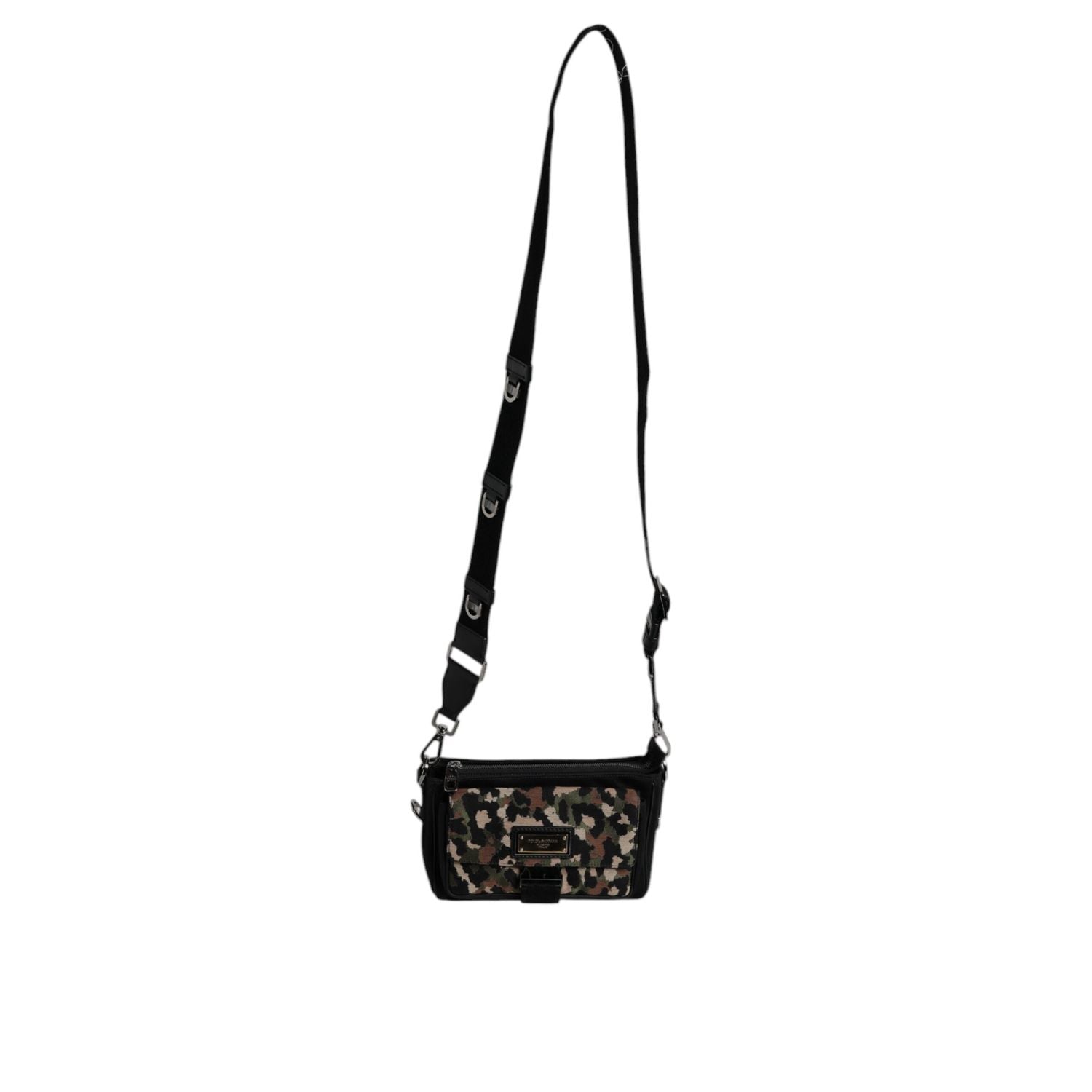 Front view with bag zipped and handles upright.