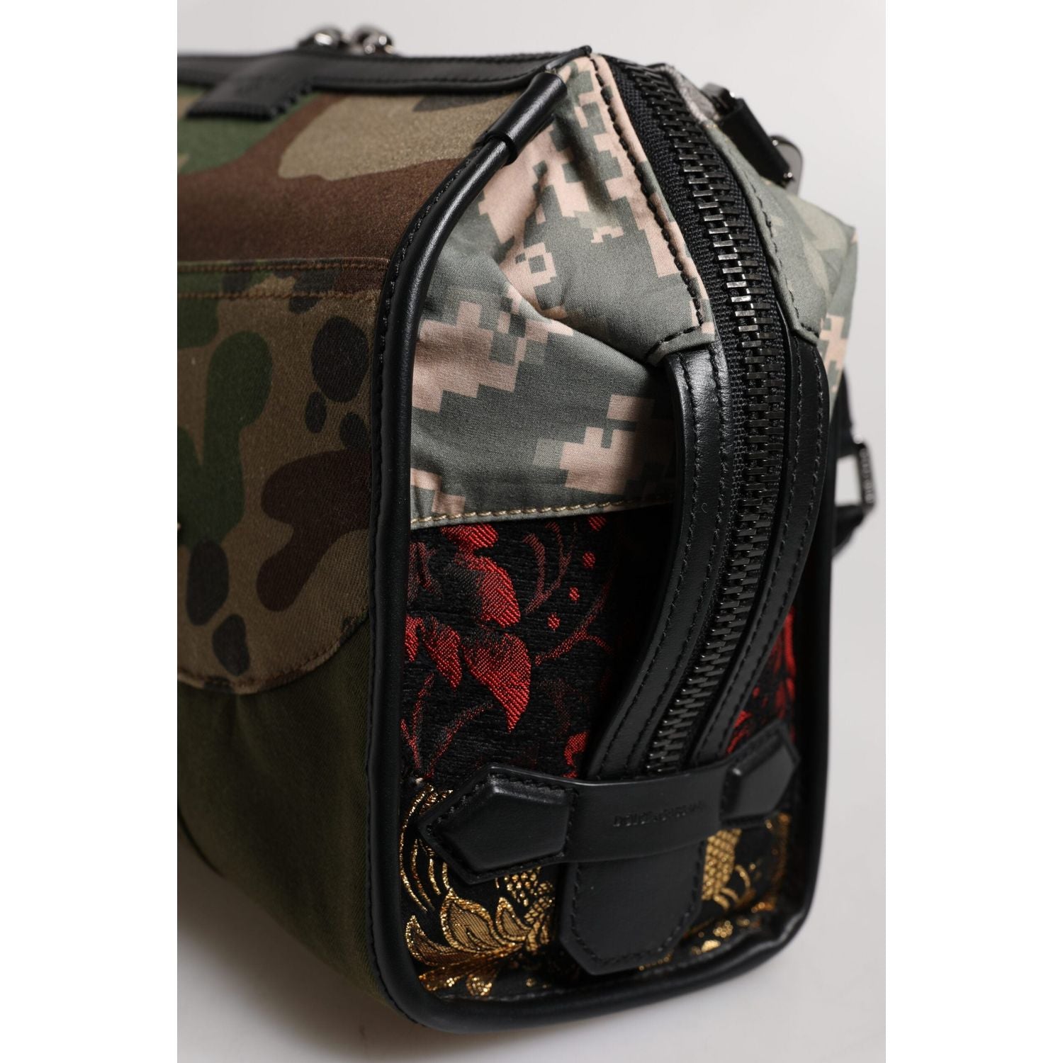 Front view with bag zipped and handles upright.